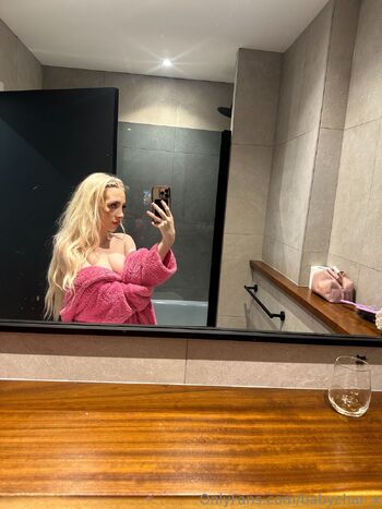 Charlott / babychar_x nude photo #34