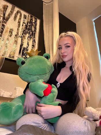 Charlott / babychar_x nude photo #36