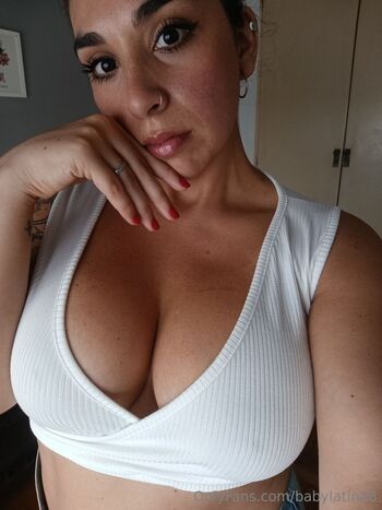 Mallorie / babylatina8 nude photo #11