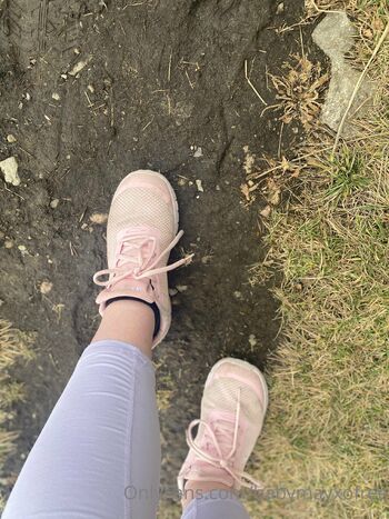 Giantess May Fre / babymayxofree nude photo #7