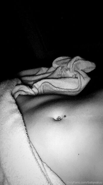 V A L E R I A / babyvaluu nude photo #1