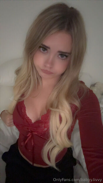Livv / babyy.livvy nude photo #2