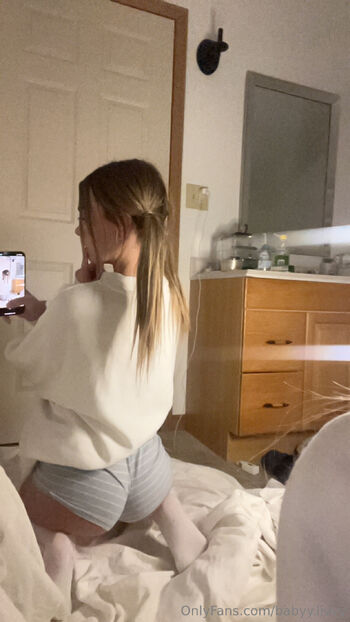 Livv / babyy.livvy nude photo #22