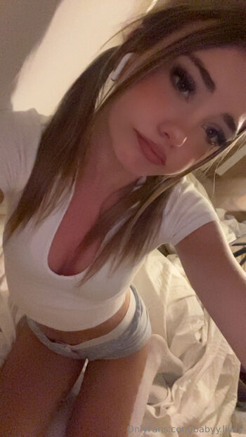 Livv / babyy.livvy nude photo #24