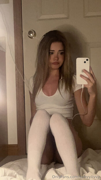 Livv / babyy.livvy nude photo #26