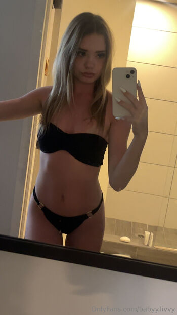 Livv / babyy.livvy nude photo #33