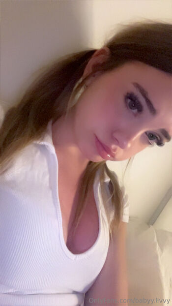 Livv / babyy.livvy nude photo #39