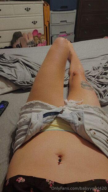Babygir / babyygiirl420 nude photo #14