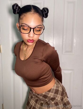 Lani / babyylanixo / babylanixo nude photo #8