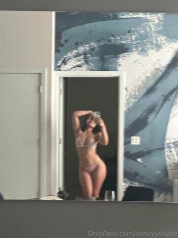 Sky / babyyyskyee nude photo #1