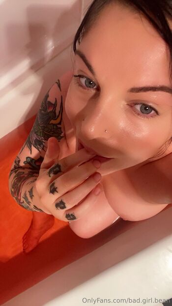 Bea / bad.girl.bean / badgirlbean nude photo #8