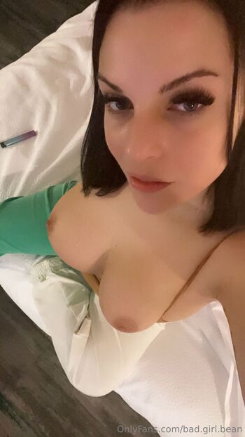 Bea / bad.girl.bean / badgirlbean nude photo #15