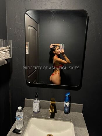 Ashleigh Skie / badbabysitter nude photo #27