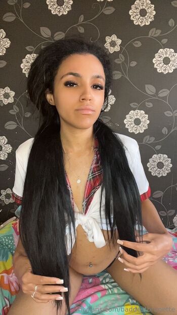 Samantha Leanne / baddestbrunette nude photo #5