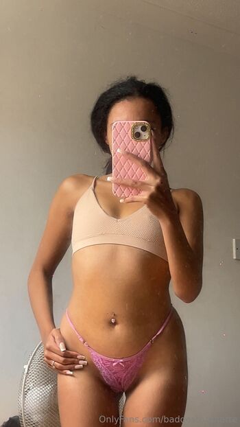 Samantha Leanne / baddestbrunette nude photo #29