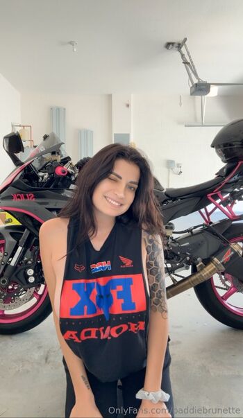 Baddi / baddiebrunette nude photo #37