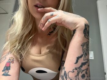 Fair / badfairyfree nude photo #10