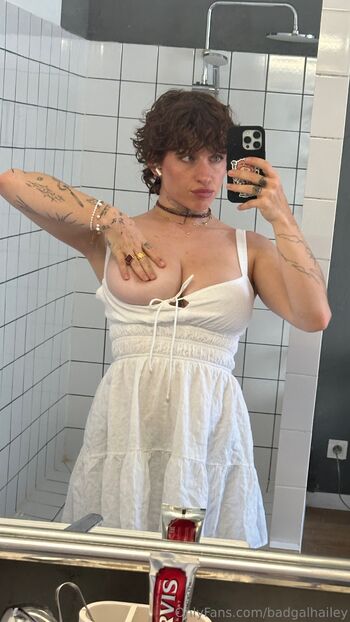 Hailey VI / badgalhailey nude photo #31