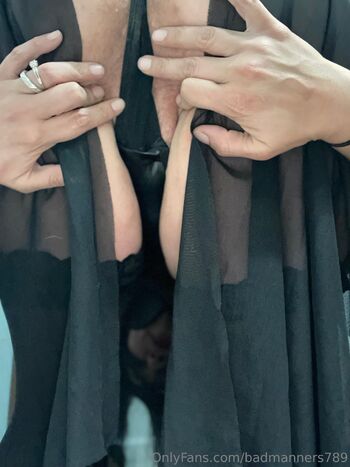 Mari / badmanners789 nude photo #21