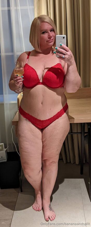 Bananaandspli / bananaandsplit nude photo #3