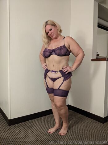 Bananaandspli / bananaandsplit nude photo #4