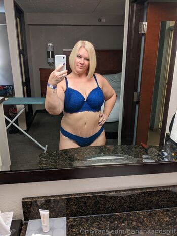 Bananaandspli / bananaandsplit nude photo #5