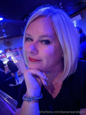 Bananaandspli / bananaandsplit nude photo #8