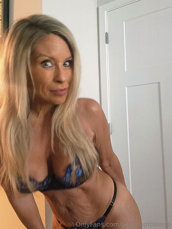 Lily / bankruptblonde nude photo #18