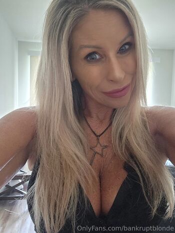 Lily / bankruptblonde nude photo #26