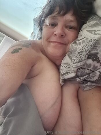 Unleash The Twin / bareessentialsjj / snakebite495 nude photo #1