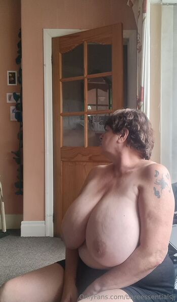 Unleash The Twin / bareessentialsjj / snakebite495 nude photo #10