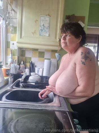 Unleash The Twin / bareessentialsjj / snakebite495 nude photo #12