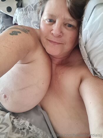 Unleash The Twin / bareessentialsjj / snakebite495 nude photo #13