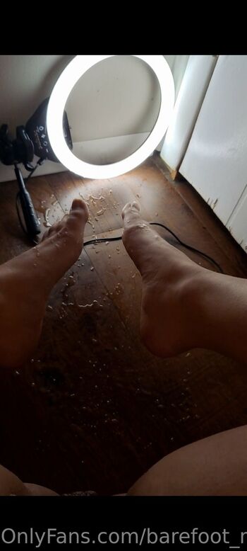 Me / barefoot_mel nude photo #8