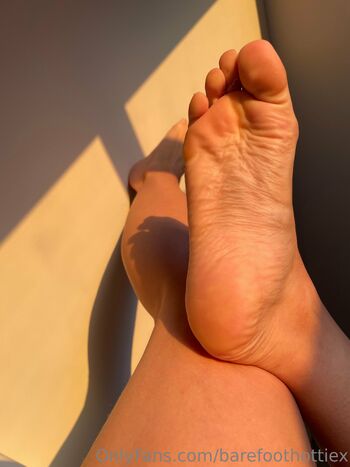 Nikki / barefoothottiexfree nude photo #12