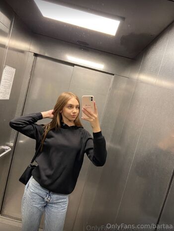 Lisa / bartaa nude photo #4