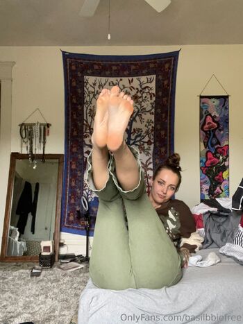 basi / basilbbiefree / basilbbie___ / basilbbie nude photo #15