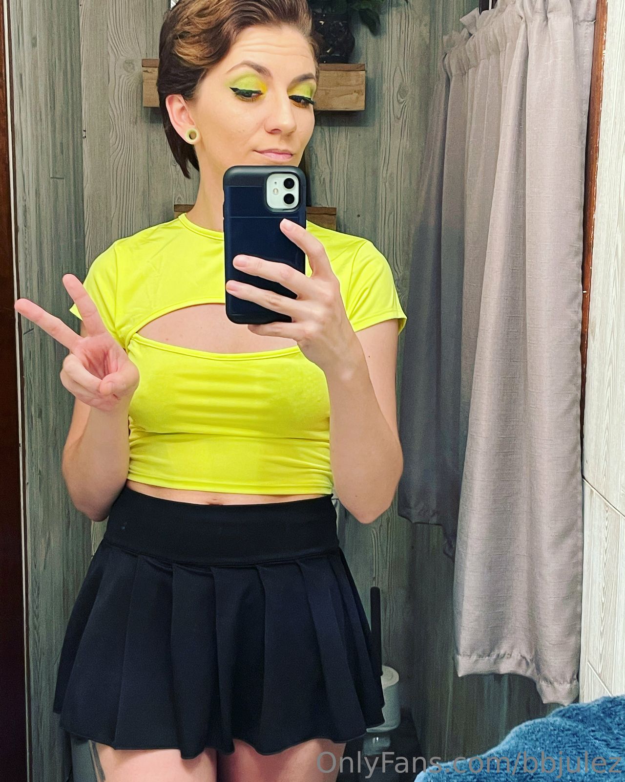 TeenyJule / bbjulez nude photo #24