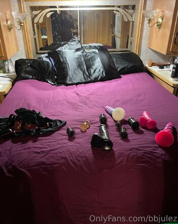 TeenyJule / bbjulez nude photo #27