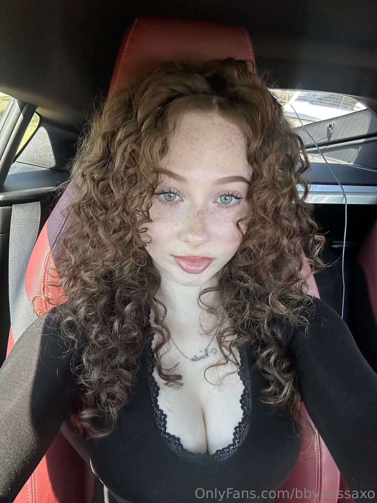 Nessa / bbynessaxo nude photo #3