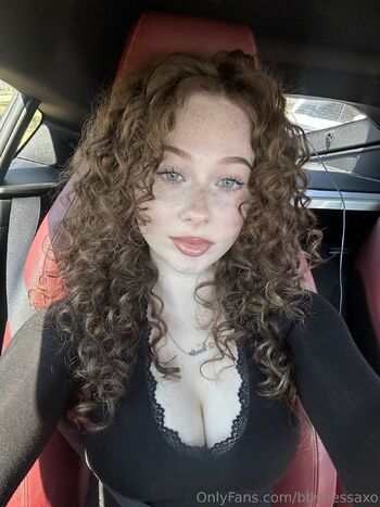 Nessa / bbynessaxo nude photo #4