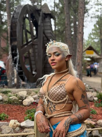 Bee / be-rave / be.ravee / be_riah nude photo #5