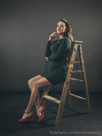 Brown Eyed Temptress / be.temptress nude photo #15