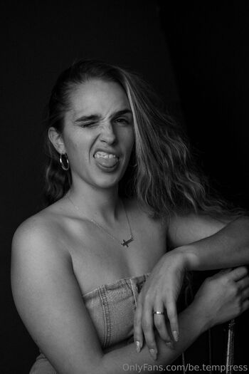 Brown Eyed Temptress / be.temptress nude photo #27