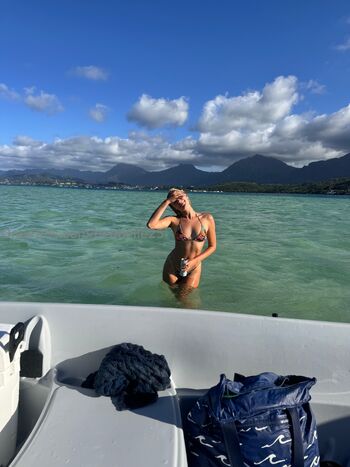 B / beebeel25 nude photo #2