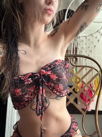 be / beegenuine / trippybaby1214 nude photo #7