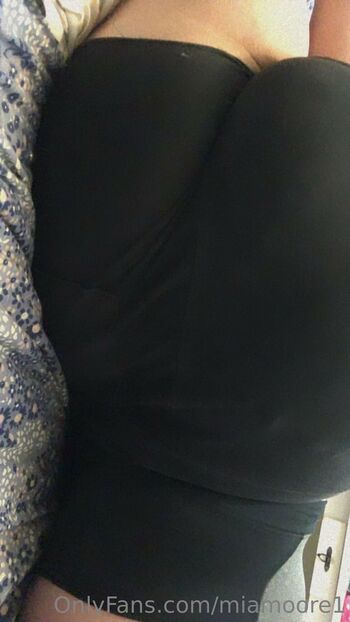 Belu / beelufree nude photo #34