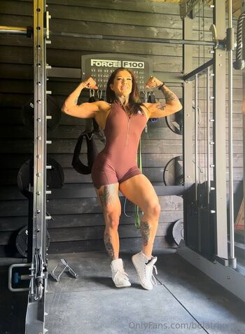 Belatri / belatrixx.fit nude photo #12