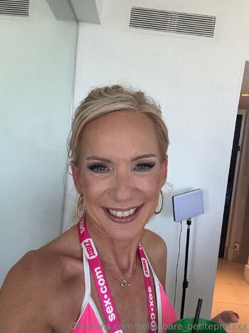 Bella Bar / bella_bare_petiteprofxxx nude photo #9