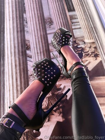 𝓖𝓸𝓭𝓭𝓮𝓼𝓼 𝓑𝓮𝓵𝓵𝓪 𝓯𝓸𝔂𝓮𝓻 / belladiablo_foyer nude photo #39